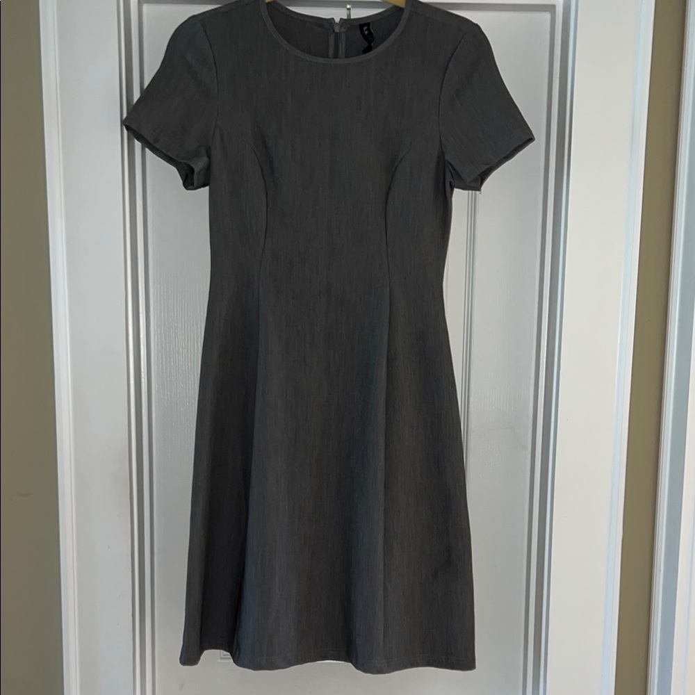 BLK DNM 🦩 Gray Sheath Dress Crew Neck Short Sleeve